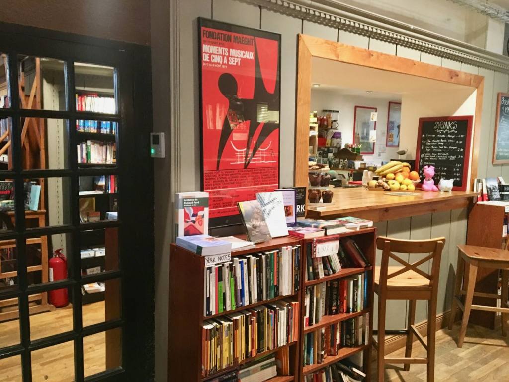 Librairie internationale AixenProvence  Book In Bar  Love Spots