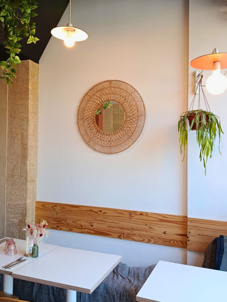 Maison Nosh est une institution aussi bien pour le café que pour le brunch ou le goûter. Une pause savoureuse, autour de boissons chaudes, de produits frais et gourmets, en plein cœur des Allées Provençales, à Aix-en-Provence (détails)