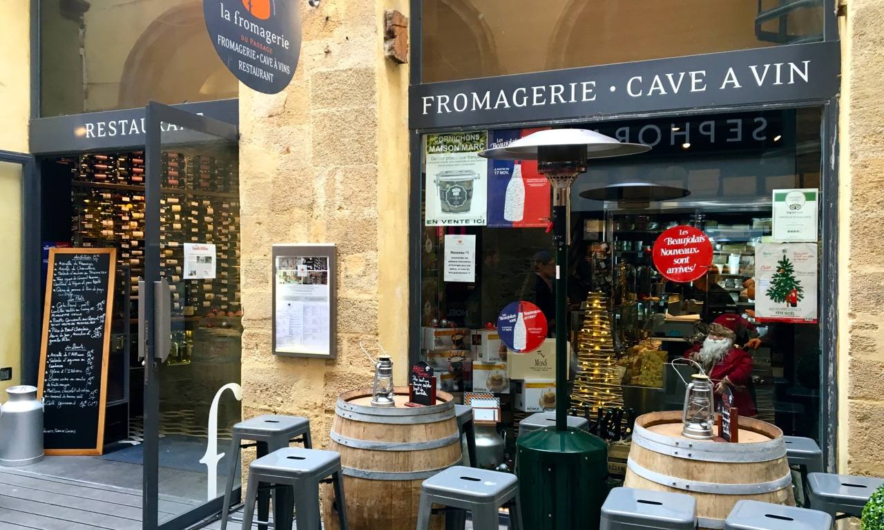 La Fromagerie du Passage, fromagerie, cave à vins et restaurant à Aix en Provence terrasse