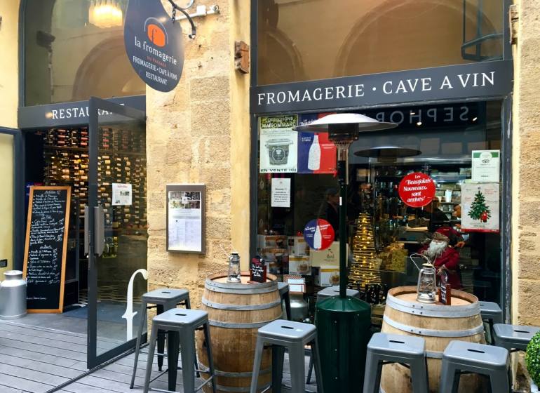 La Fromagerie du Passage, fromagerie, cave à vins et restaurant à Aix en Provence terrasse