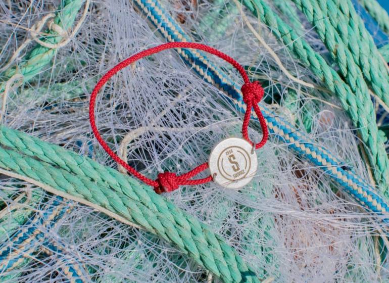 Sauvage, bijoux et accessoires issus du recyclage de déchets marins (bracelet)