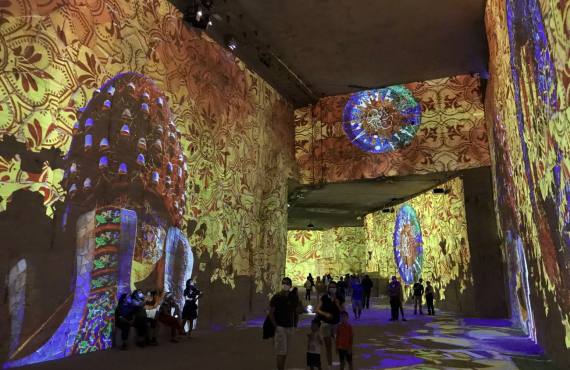 Les Carrières de lumières, centre d'art numérique pour des expositions immersives dans es Baux de Provence (grande salle)