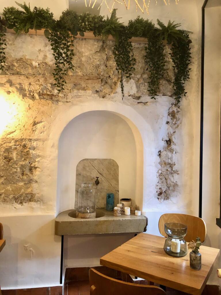 Le Contrepoint, bistrot restaurant in Aix, city guide love spots (the interior)