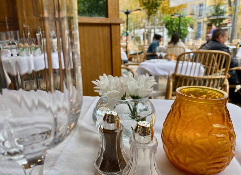 Le Singe Vert: restaurant and cocktails bar in Aix-en-Provence (table)