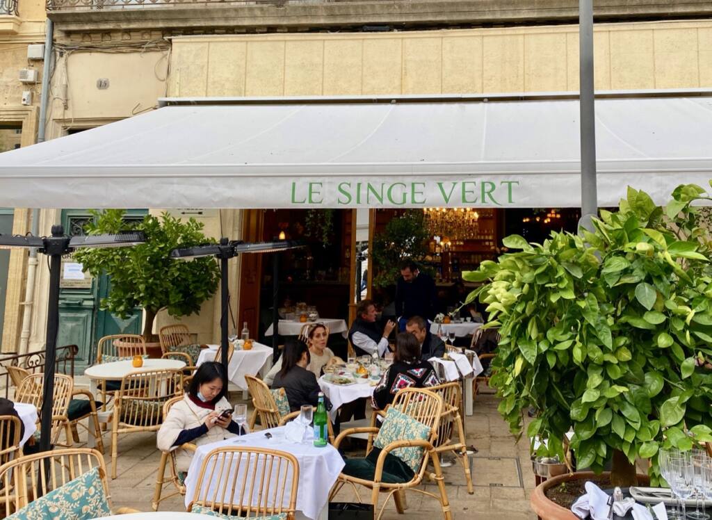 Le Singe Vert: restaurant et bar à cocktails à Aix-en-ProvenceLe Singe Vert: restaurant and cocktails bar in Aix-en-Provence (terrace)