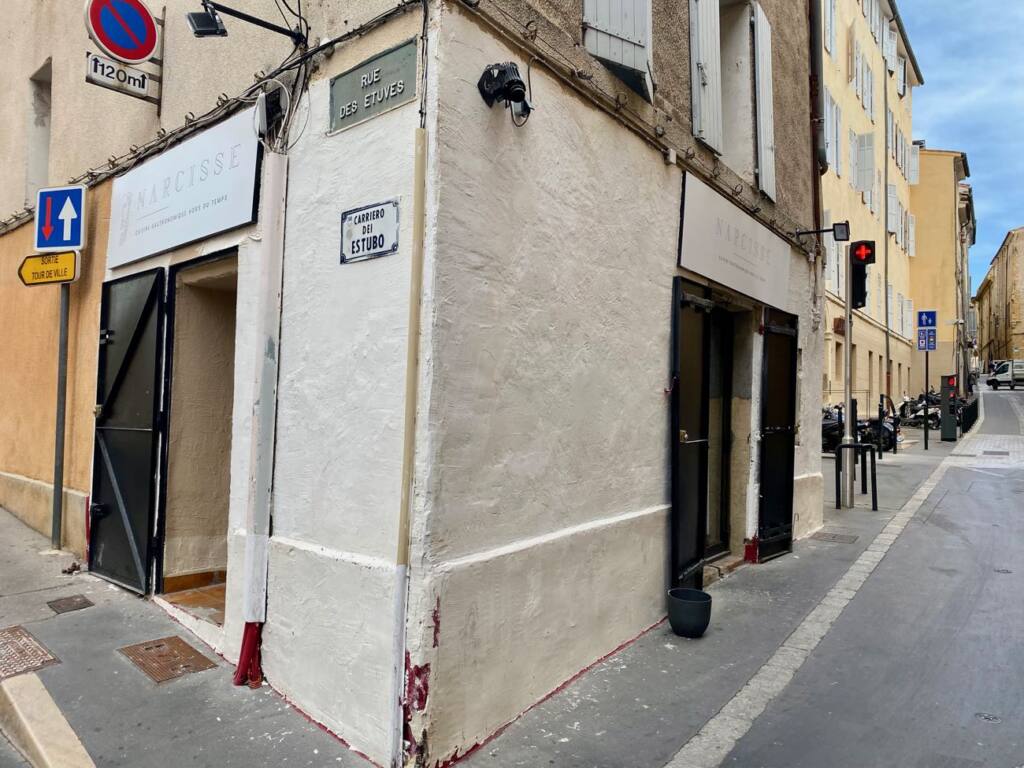Narcisse est un restaurant gastronomique situé dans le centre historique d’Aix-en-Provence (devanture)