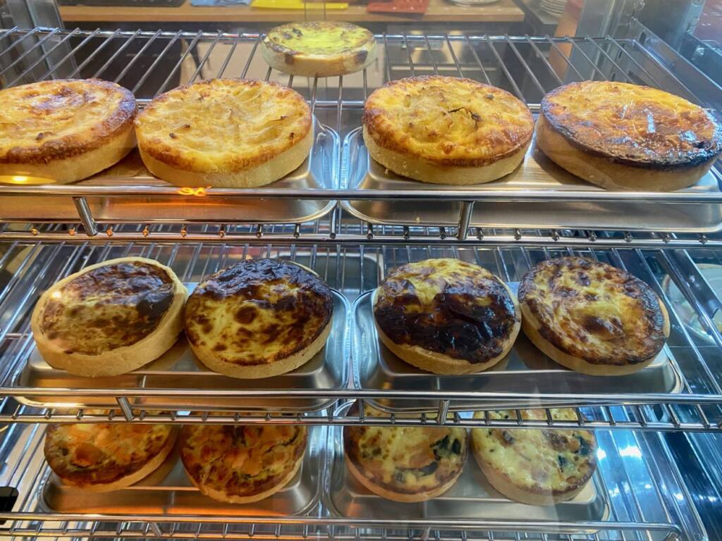 L'emporthé, tea room and fast food in Aix, city guide love spots (quiches)