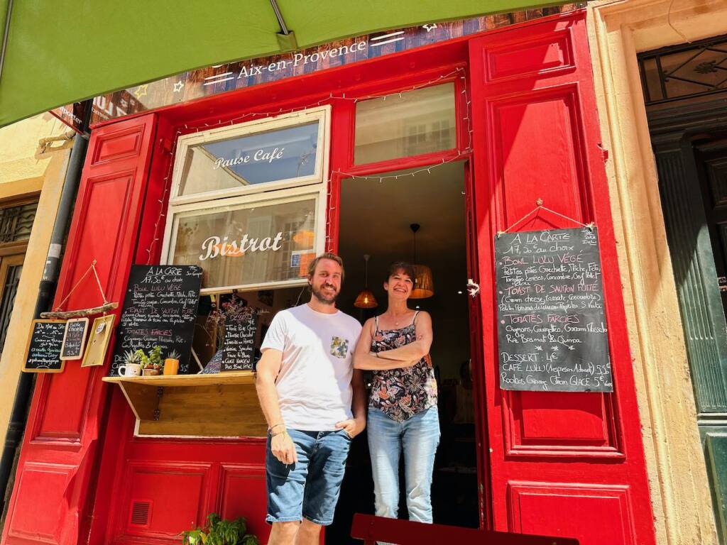 Chez Lulu - Café-bistrot in Aix-en-Provence - City Guide Love Spots (exterior and team)