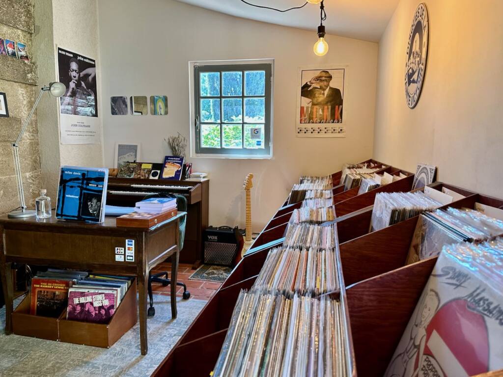 Les Disques de la Sainte-Victoire - Record store in le Tholonet - City Guide Love spots (interior)