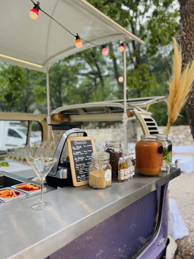 Kombi, Mobile bar and catering in Provence, City Guide Love spots (the bar)