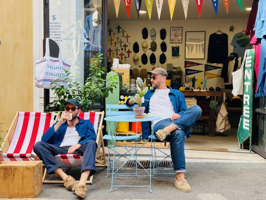 Vacances Permanentes : Boutique de créateurs artisanaux locaux à Aix-en-Provence (Benjamin et Aymeric)