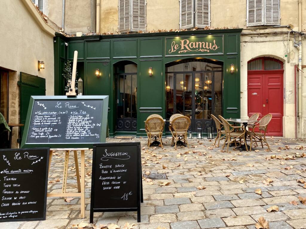 Restaurant traditionnel à Aix-en-Provence (devanture)