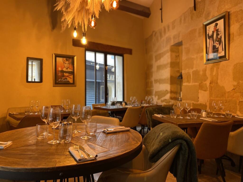 Restaurant traditionnel à Aix-en-Provence (salle)