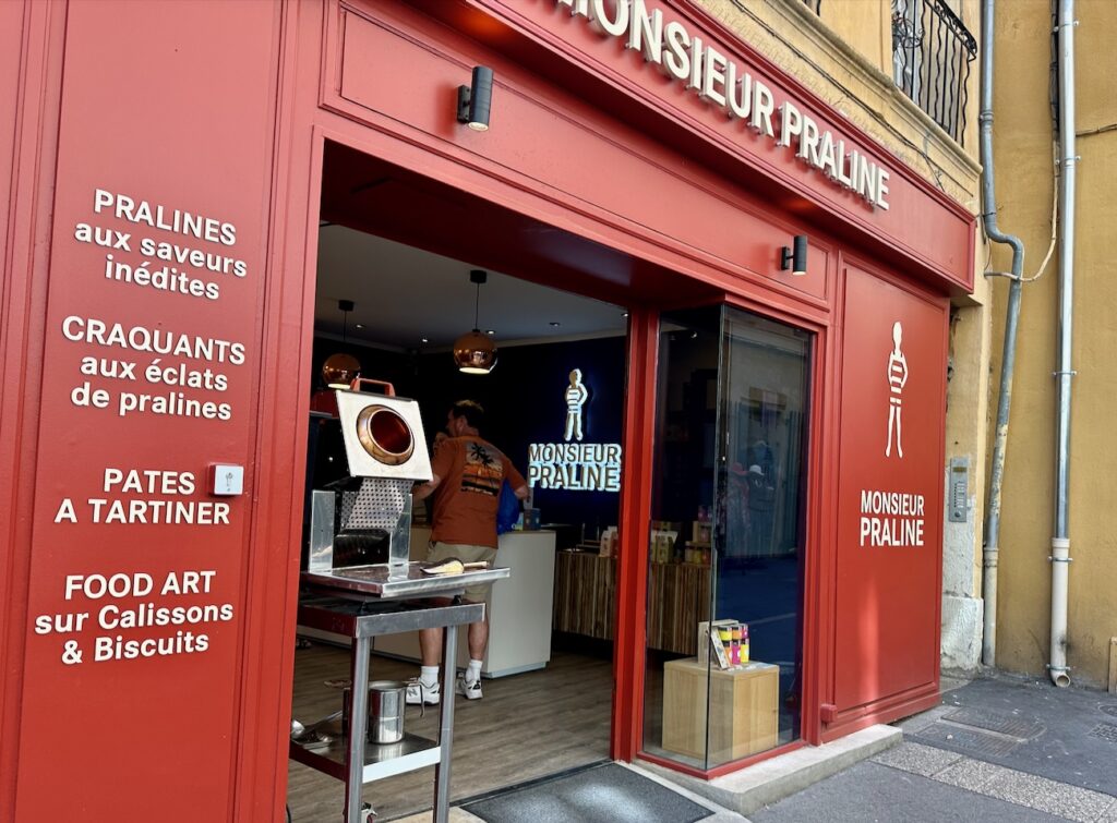 Monsieur Praline est une confiserie artisanale spécialisée dans la praline sous toute ses formes à Aix-En-Provence