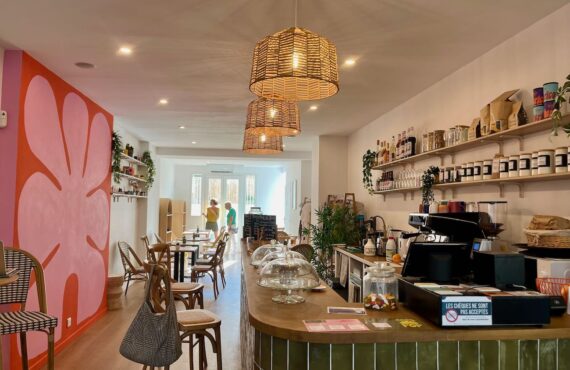 Casa Pop, situé au cœur d'Aix-en-Provence, est un lieu unique combinant café, studio de yoga, boutique et espace de soins. (bar)