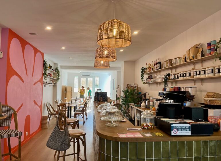 Casa Pop, situé au cœur d'Aix-en-Provence, est un lieu unique combinant café, studio de yoga, boutique et espace de soins. (bar)