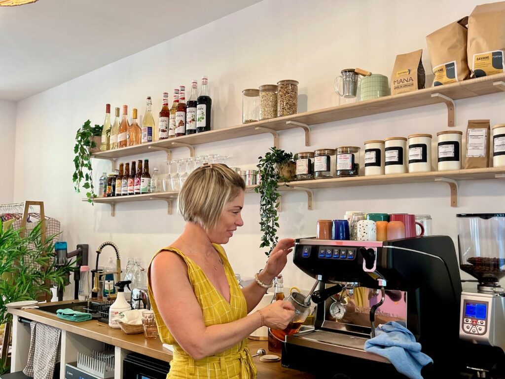 Casa Pop, situé au cœur d'Aix-en-Provence, est un lieu unique combinant café, studio de yoga, boutique et espace de soins. (Caroline)