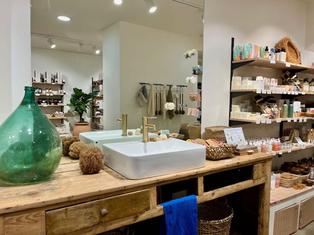 Okjö est une boutique écoresponsable et zéro déchet située à Aix-en-Provence avec une sélection de produits écologiques et éthiques pour une transition écologique efficace.