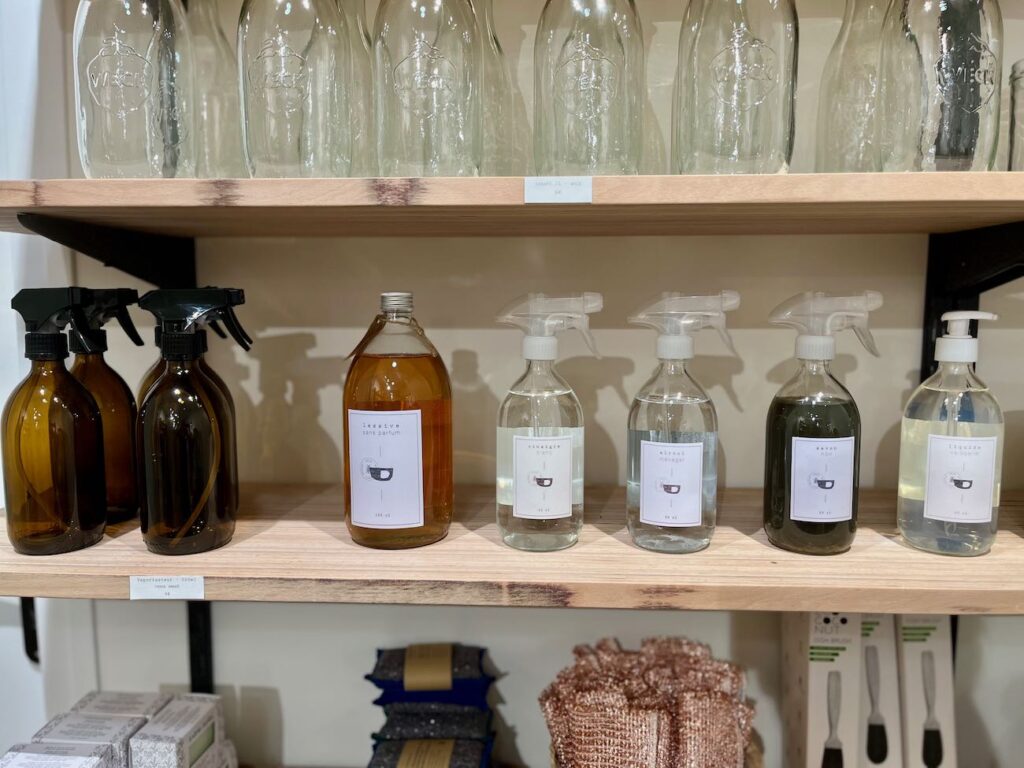 Okjö est une boutique écoresponsable et zéro déchet située à Aix-en-Provence avec une sélection de produits écologiques et éthiques pour une transition écologique efficace. (produits ménagers)