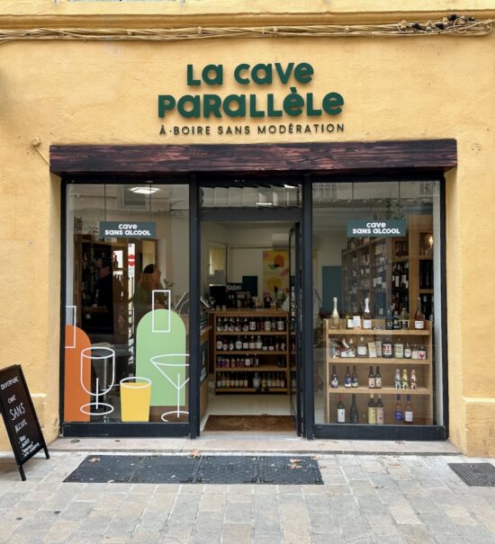 La cave parallèle est un établissement installé à Aix-en-Provence spécialisé dans les boissons sans alcool (devanture)