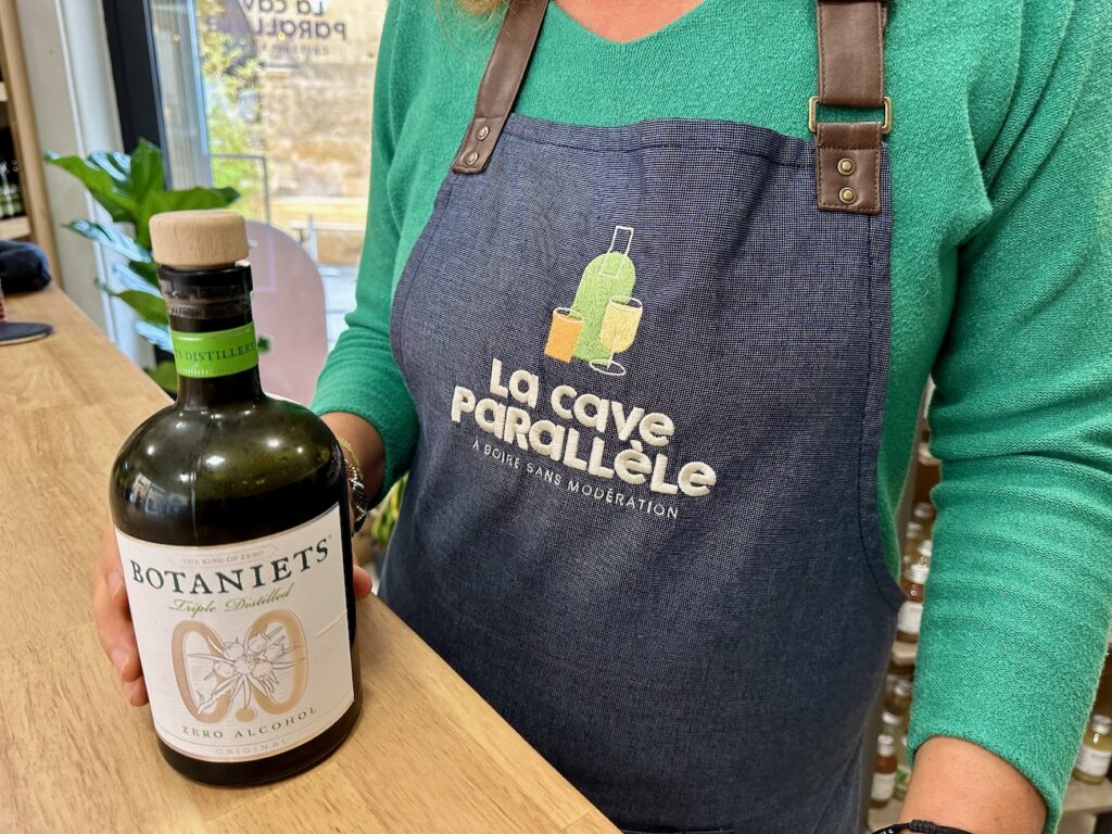 La cave parallèle est un établissement installé à Aix-en-Provence spécialisé dans les boissons sans alcool (gin)