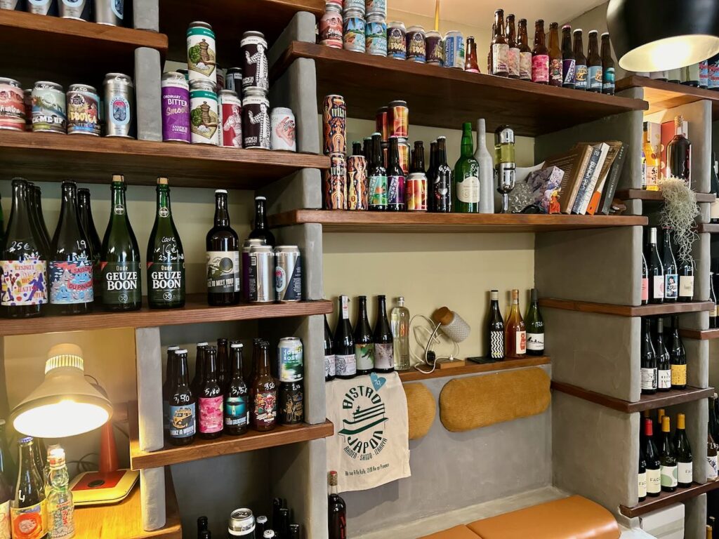 Bistro Japon est un bar à ramen le midi et bistot Izakaya le soir. Situé à Aix en Provence, il propose également une large sélection de bières artisanales françaises et de vins natures. (bières Craft)