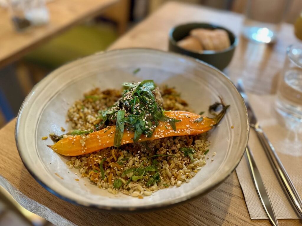 mesa est un restaurant situé à Aix en Provence qui propose une cuisine méditerranéenne et levantine. (kebbeh)