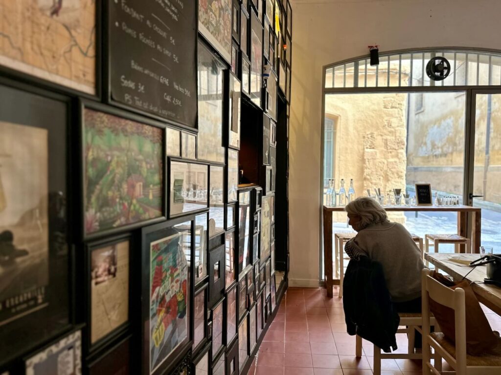 Moment est une cantine située dans le quartier des Arts et métiers à Aix-en-Provence qui se transforme le soir en repère de fins gourmets. (client)