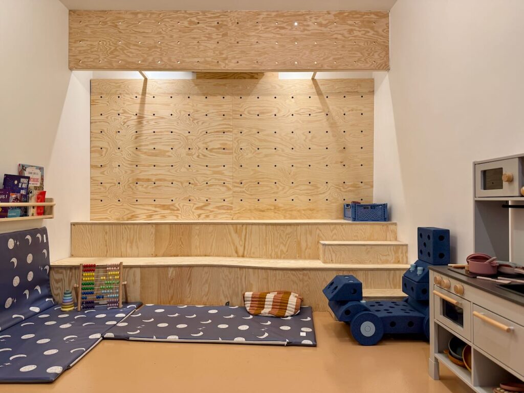 Café Yoyo est un coffee shop pour toute la famille qui propose du café de spécialité et un espace de jeu pour les enfants. (playground)
