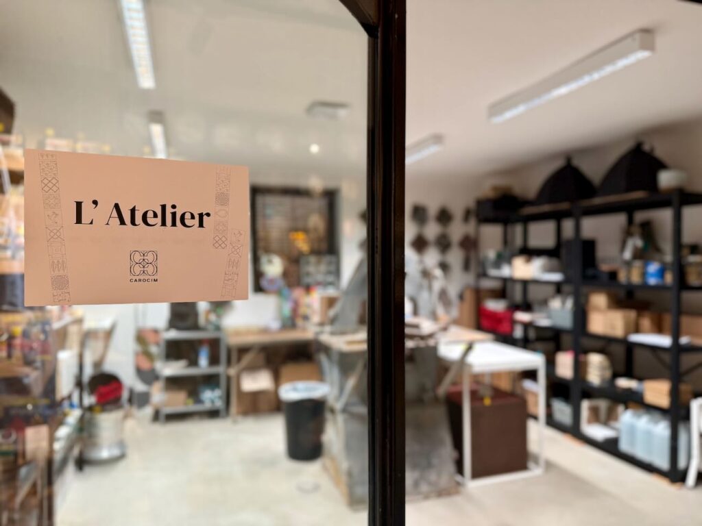 Le Quinze Quinze est un concept store XXL: 2000 m² dédiés à la décoration, au design, à l’artisanat et à la gastronomie. Showroom Carocim, boutiques, ateliers et restaurant bistronomique dans un lieu unique et inspirant. (atelier)
