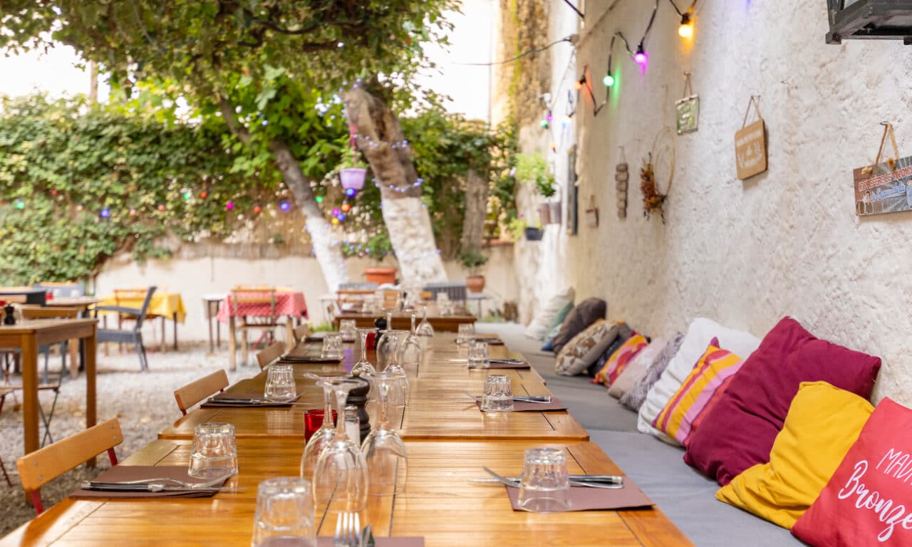 Chez Charlotte, un bistrot au charme intemporel situé à Aix-en-Provence ou le chef Laurent propose une cuisine française traditionnelle. (extérieur)