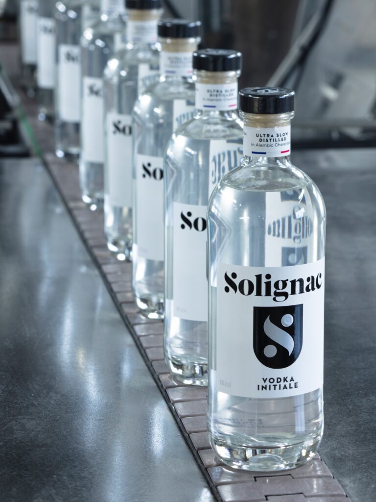 Maison Solignac : vodka artisanale d'exception produite à Aix-en-Provence (embouteillage)