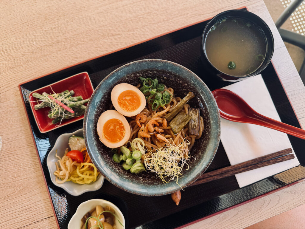 AO cuisine japonaise est un restaurant de cuisine traditionnelle nippone situé à Aix-en-Provence qui propose des teishoku maison sublimés par des produits locaux.