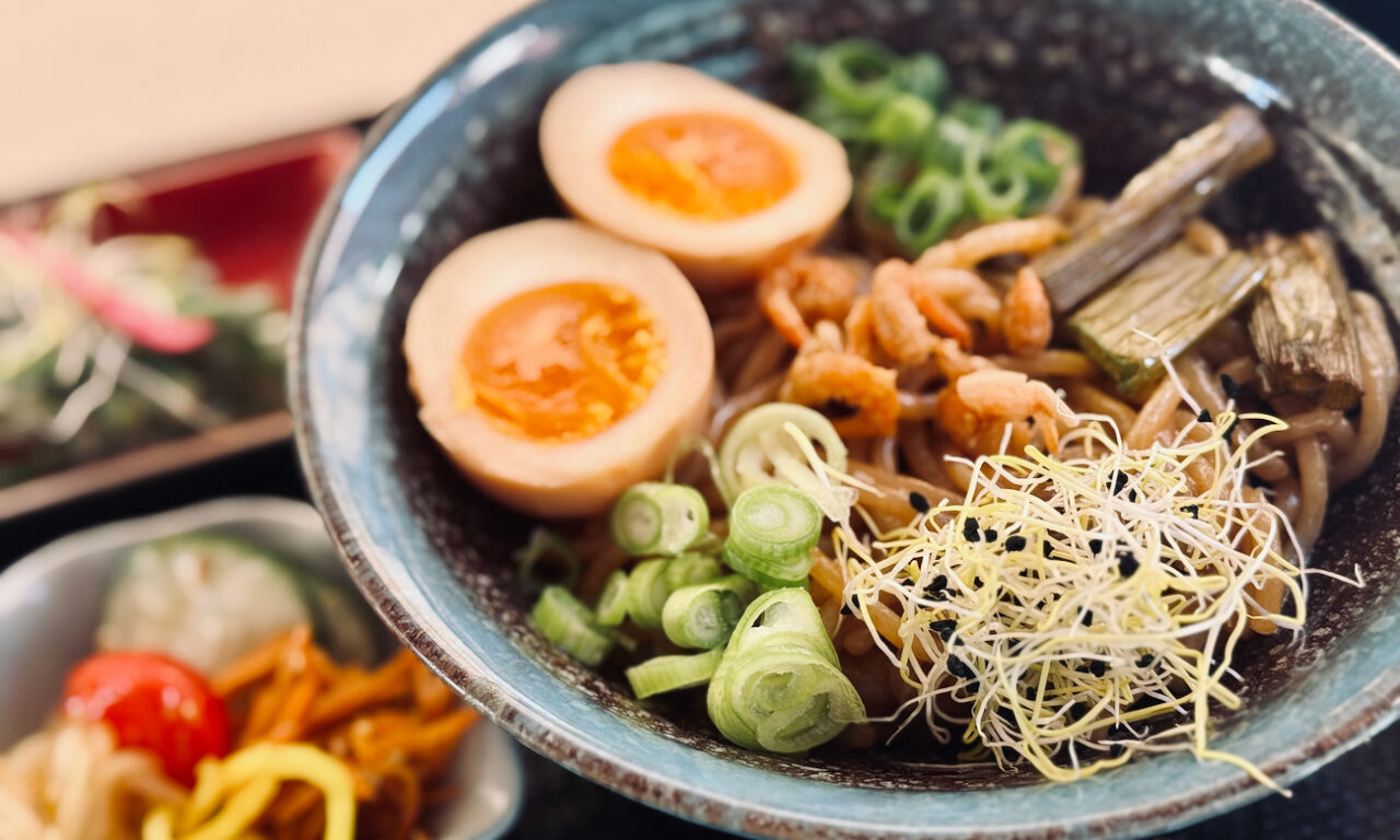 AO cuisine japonaise est un restaurant de cuisine traditionnelle nippone situé à Aix-en-Provence qui propose des teishoku maison sublimés par des produits locaux. (plats)