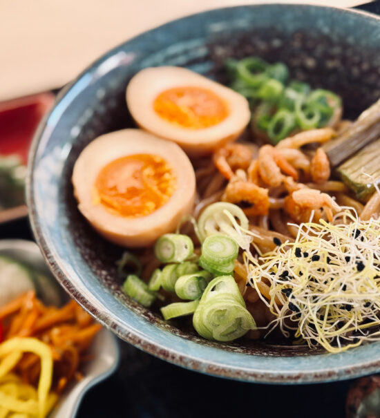AO cuisine japonaise est un restaurant de cuisine traditionnelle nippone situé à Aix-en-Provence qui propose des teishoku maison sublimés par des produits locaux. (plats)