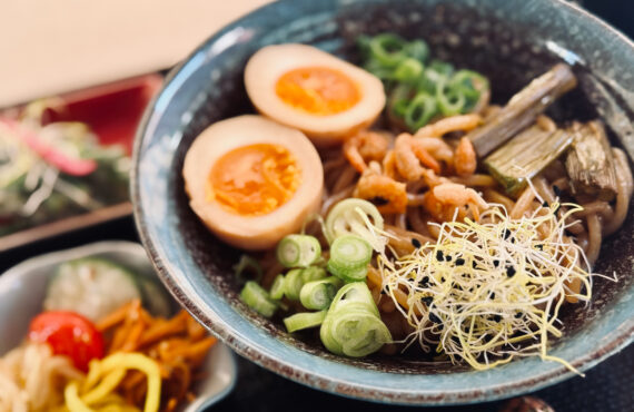 AO cuisine japonaise est un restaurant de cuisine traditionnelle nippone situé à Aix-en-Provence qui propose des teishoku maison sublimés par des produits locaux. (plats)
