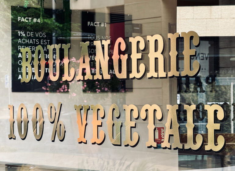 Land&Monkeys est une boulangerie-pâtisserie 100 % végétale qui bouscule les idées reçues : viennoiseries, pâtisseries, salés et spécialités provençales, le tout sans compromis sur le goût. (écritaux)