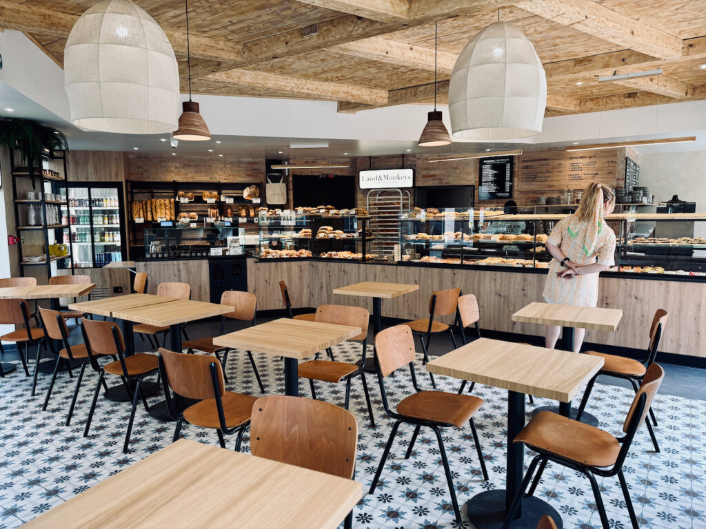 Land&Monkeys est une boulangerie-pâtisserie 100 % végétale qui bouscule les idées reçues : viennoiseries, pâtisseries, salés et spécialités provençales, le tout sans compromis sur le goût. (boulangerie)