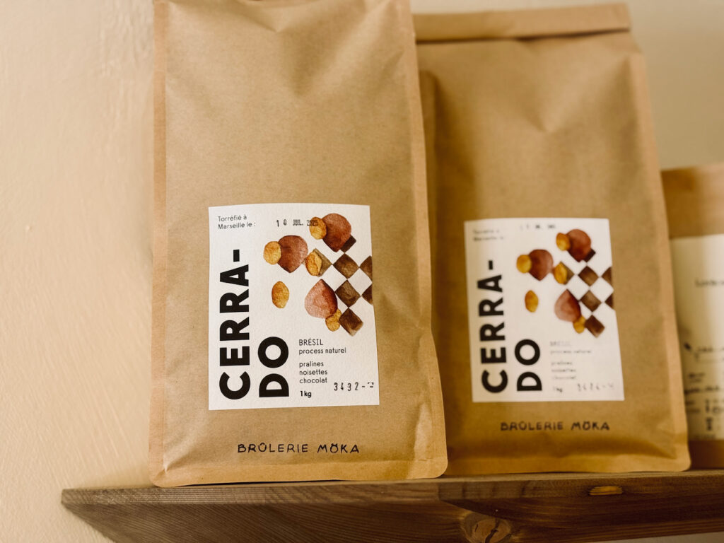 Cascara est un coffee shop de spécialité à Aix-en-Provence, dans un lieu classé, proposant cafés sourcés, pâtisseries maison, boissons originales et une atmosphère conviviale. (brulerie moka)