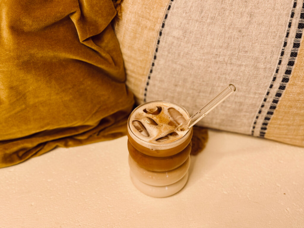 Cascara est un coffee shop de spécialité à Aix-en-Provence, dans un lieu classé, proposant cafés sourcés, pâtisseries maison, boissons originales et une atmosphère conviviale. (café)