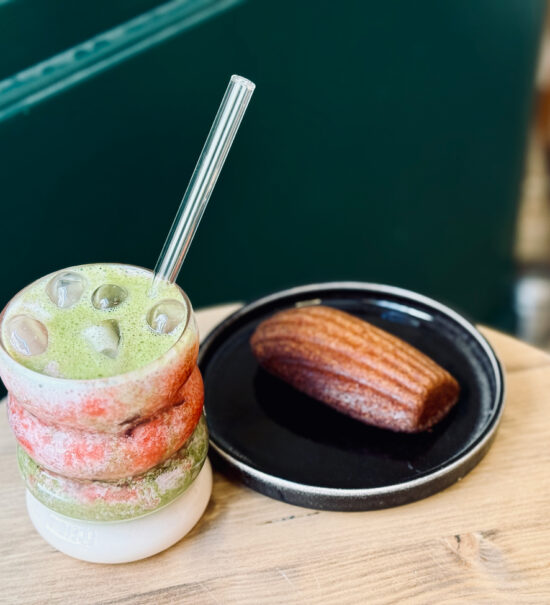 Cascara est un coffee shop de spécialité à Aix-en-Provence, dans un lieu classé, proposant cafés sourcés, pâtisseries maison, boissons originales et une atmosphère conviviale.