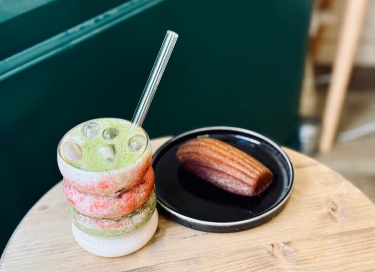 Cascara est un coffee shop de spécialité à Aix-en-Provence, dans un lieu classé, proposant cafés sourcés, pâtisseries maison, boissons originales et une atmosphère conviviale. (madeleine)
