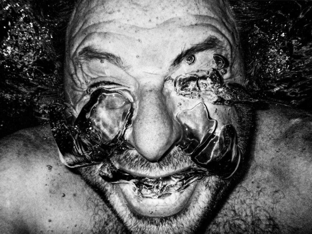 Autoportrait : exposition photographique de Jean Pigozzi dans la Galerie des Anciens Chais du Chateau La Coste (sous l'eau)