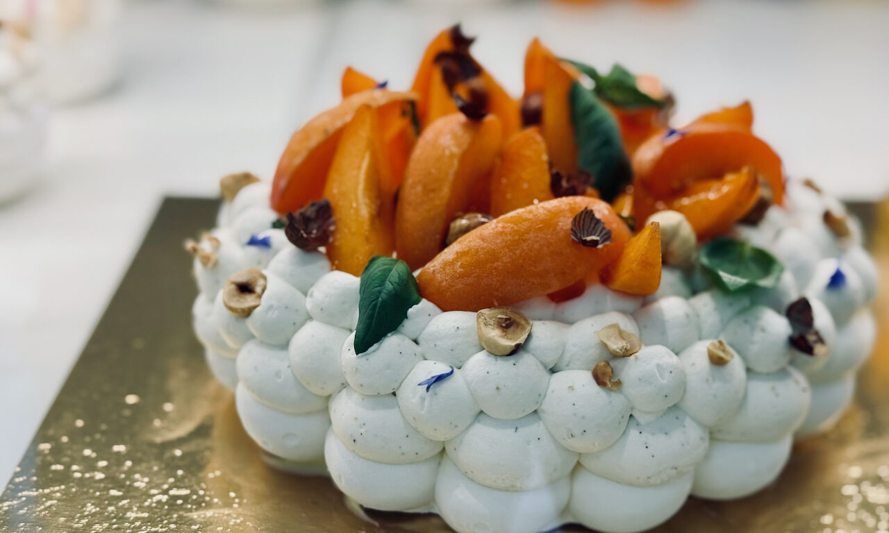 Pavlovers est une pâtisserie artisanale à Aix-en-Provence qui propose des pavlovas créatives déclinées en options végétales, à déguster en boutique ou à emporter. (à partager)