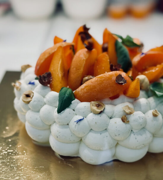 Pavlovers est une pâtisserie artisanale à Aix-en-Provence qui propose des pavlovas créatives déclinées en options végétales, à déguster en boutique ou à emporter. (à partager)
