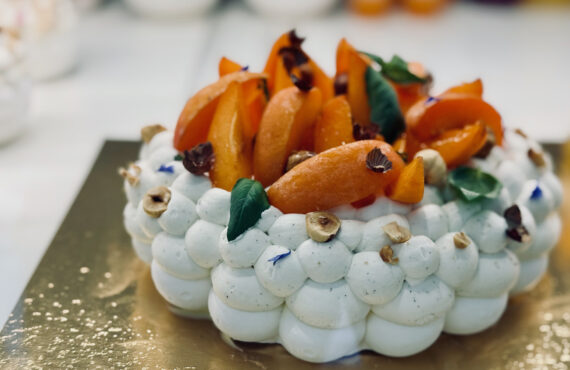 Pavlovers est une pâtisserie artisanale à Aix-en-Provence qui propose des pavlovas créatives déclinées en options végétales, à déguster en boutique ou à emporter. (à partager)