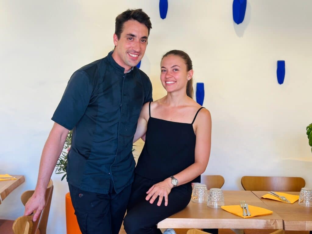 Tandem est un restaurant et bar à tapas sur le Forum des Cardeurs à Aix-en-Provence. Il propose une cuisine bistrot méditerranéenne créative (Simon et Caroline