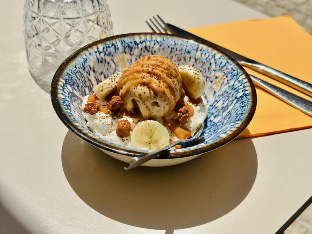 Tandem est un restaurant et bar à tapas sur le Forum des Cardeurs à Aix-en-Provence. Il propose une cuisine bistrot méditerranéenne créative (glace au lait)