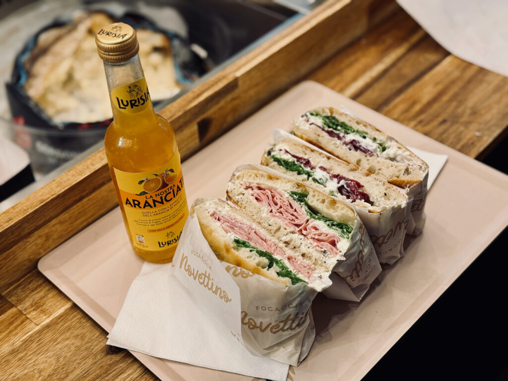 Novettino régale Aix-en-Provence de focaccias garnies de produits locaux et de pépites de la gastronomie itallienne, à emporter ou savourer sur place. (sandwichs)