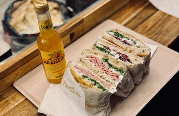 Novettino régale Aix-en-Provence de focaccias garnies de produits locaux et de pépites de la gastronomie itallienne, à emporter ou savourer sur place. (sandwichs)